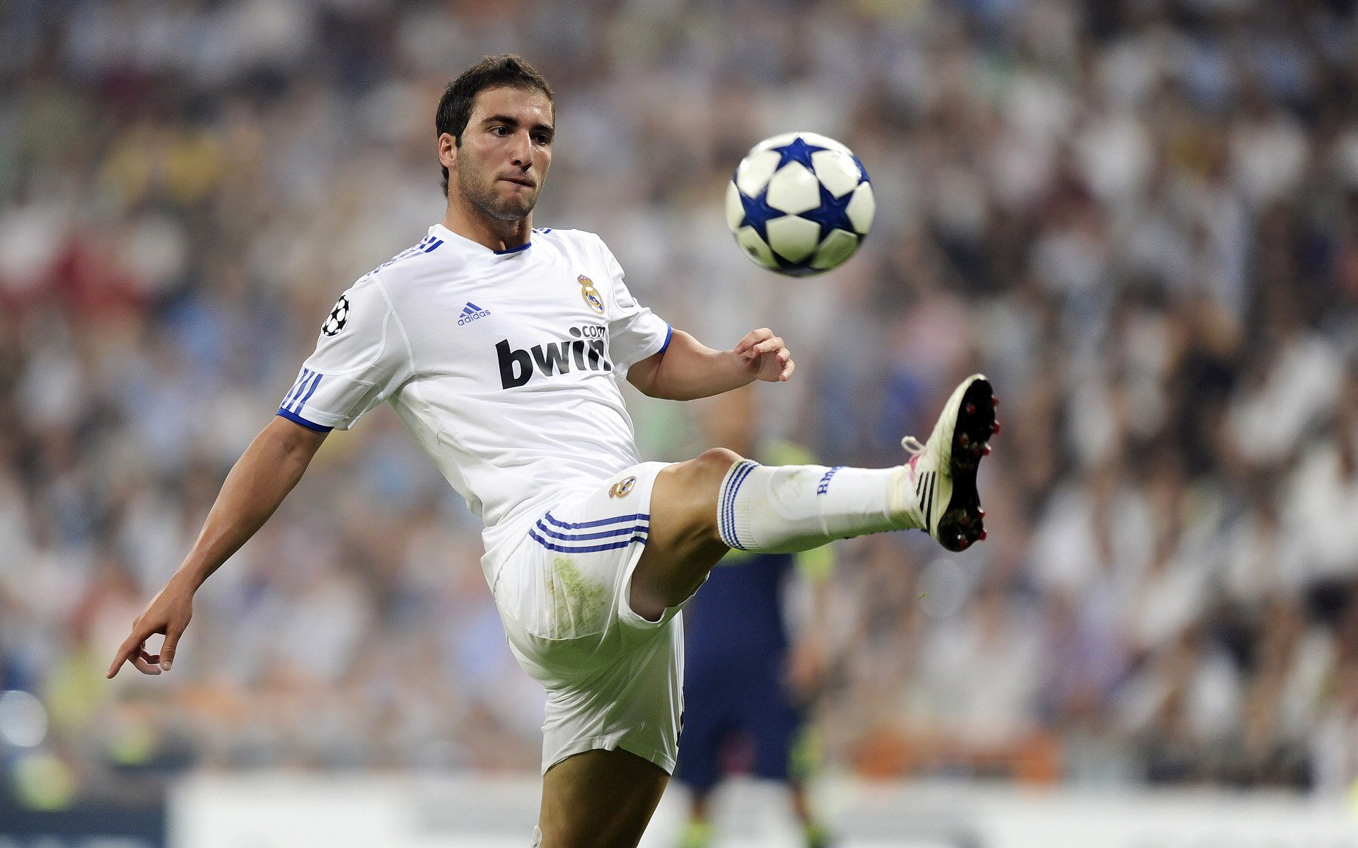 九游游戏中心下载-中国职业足球队伍国际交流赛成绩喜人，我国职业足球联赛